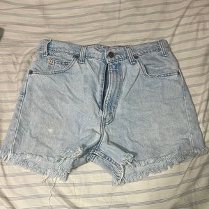 Vintage Levi’s 505 cutoff denim shorts!!
